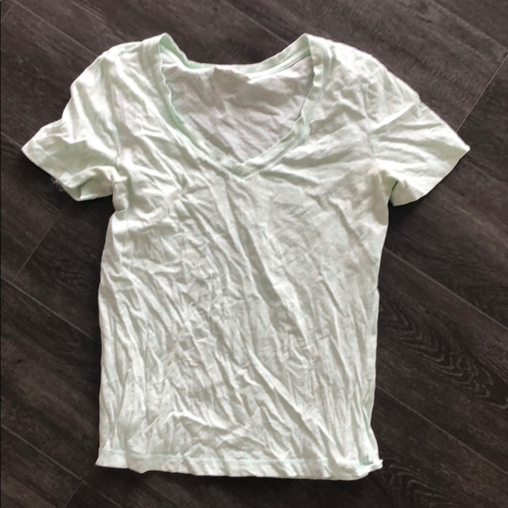 🛍Forever 21 mint vneck